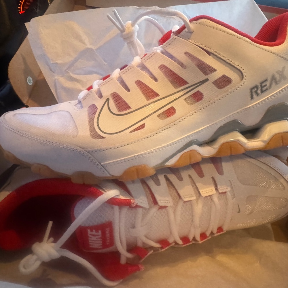 Nike Reax 8 TR Mesh in White and Gray